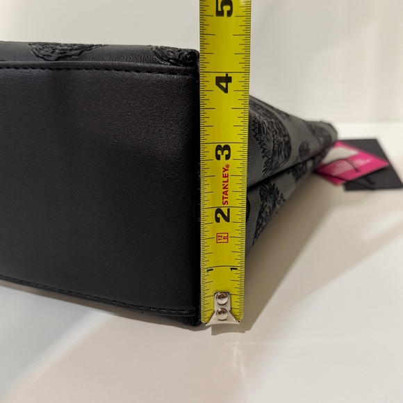 Ed Hardy Black Tiger Embossed Cosmetic Bag - Picture 9 of 11